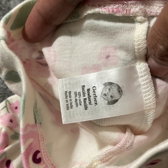 🌈 Gerber Baby Girl Set Newborn Floral Shirt Pants Coming Home Outfit - Picture 7 of 7